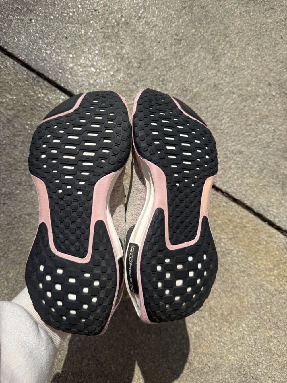 Nike Women's invincible run 3 Running Shoes in Beige with Pink and Black Swoosh - Picture 6 of 7